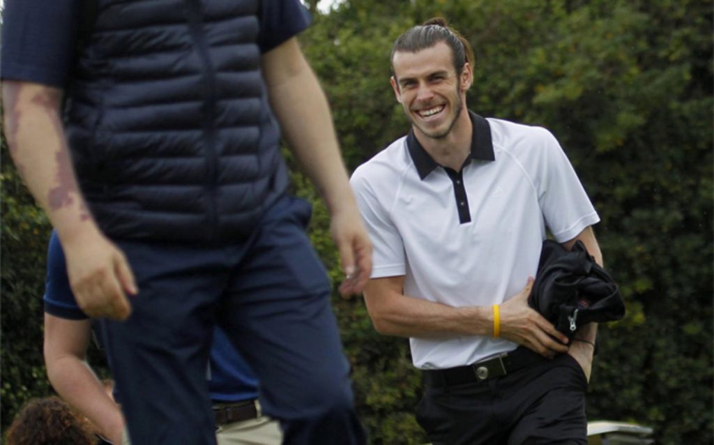 Aksi Bale saat berhasil melakukan hole in one